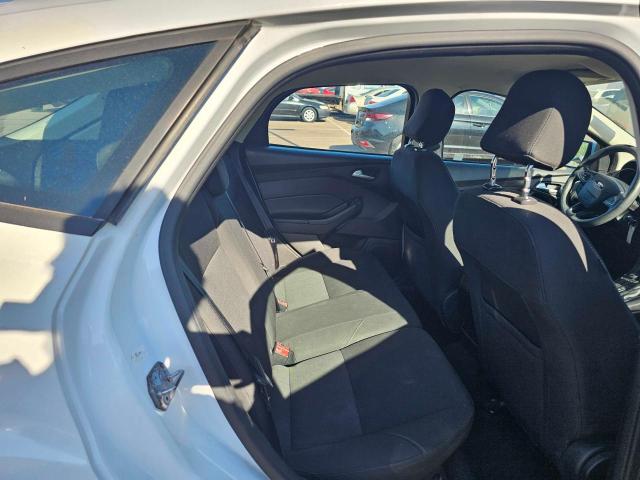 Photo 6 from auction – 2016 FORD FOCUS SE with VIN 1FADP3K28GL348527