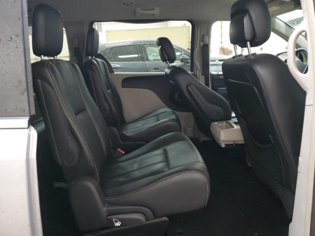 Photo 11 from auction – 2016 CHRYSLER TOWN & COU with VIN 2C4RC1BG1GR197890