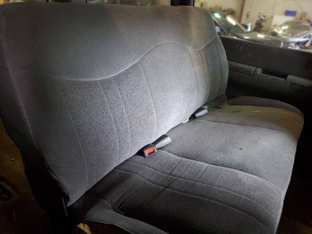 Photo 11 from auction – 2002 CHEVROLET ASTRO with VIN 1GNDM19X22B152632