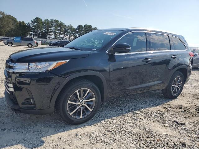 TOYOTA HIGHLANDER 2018 with VIN 5TDKZRFH0JS542634 - Photo from auction