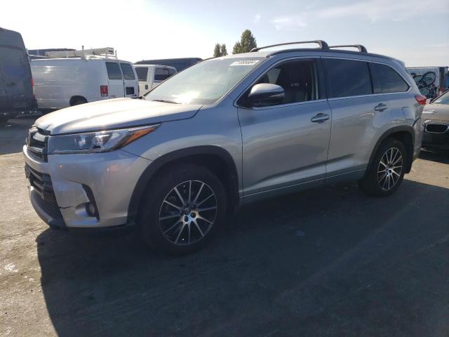 TOYOTA HIGHLANDER 2018 مع رقم تعريف المركبة 5TDJZRFH7JS562441 - صورة من المزاد