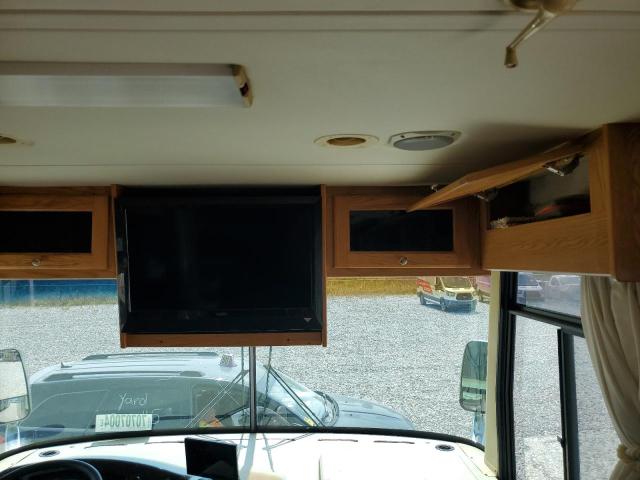 Photo 9 from auction – 2004 WORKHORSE CUSTOM CHASSIS MOTORHOME with VIN 5B4MPA7G643392756