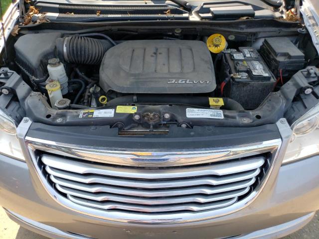 Photo 12 from auction – 2016 CHRYSLER TOWN & COU with VIN 2C4RC1CG2GR303939