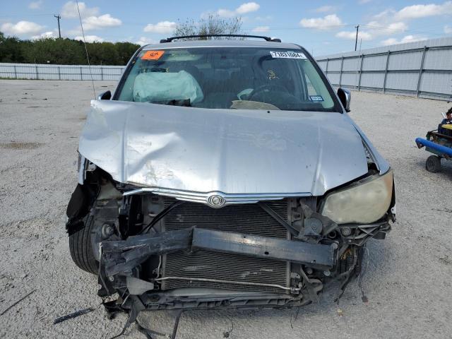 Photo 5 from auction – 2010 CHRYSLER TOWN & COU with VIN 2A4RR8D16AR451630