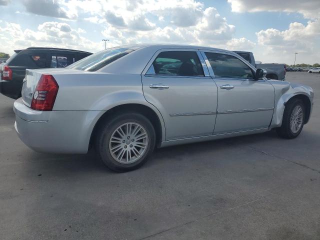 Photo 3 from auction – 2010 CHRYSLER 300 TOURIN with VIN 2C3CA5CVXAH320054