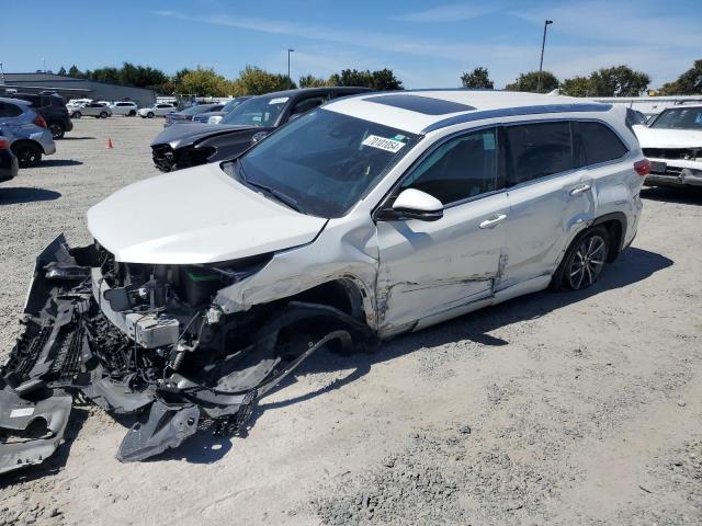 TOYOTA HIGHLANDER 2017 with VIN 5TDKZRFH7HS517515 - Photo from auction