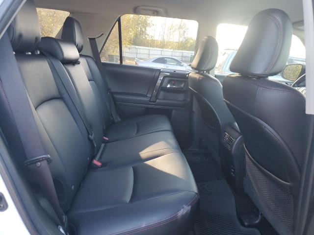 Photo 11 from auction – 2018 TOYOTA 4RUNNER SR with VIN JTEBU5JR2J5600087