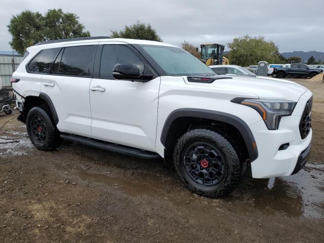 Photo 4 from auction – 2023 TOYOTA SEQUOIA SR with VIN 7SVAAABA2PX010193