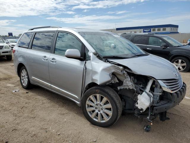 Photo 4 from auction – 2017 TOYOTA SIENNA XLE with VIN 5TDDZ3DC6HS185127