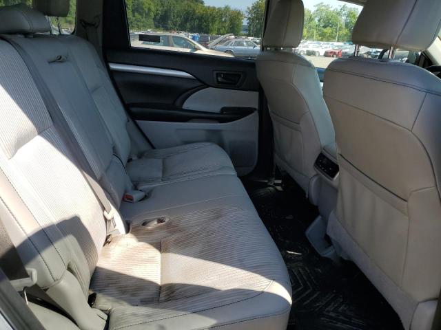 Photo 11 from auction – 2018 TOYOTA HIGHLANDER with VIN 5TDBZRFH6JS840735