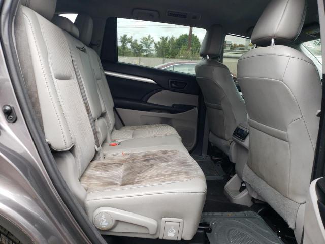 Photo 11 from auction – 2016 TOYOTA HIGHLANDER with VIN 5TDBKRFH1GS333609