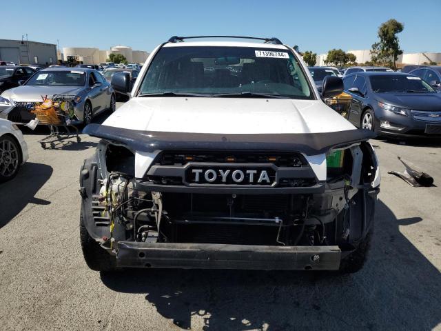 Photo 5 from auction – 2004 TOYOTA 4RUNNER SR with VIN JTEBT14R340032697