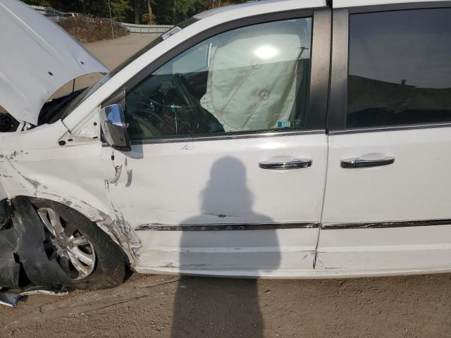 Photo 7 from auction – 2016 CHRYSLER TOWN & COU with VIN 2C4RC1GG0GR174965
