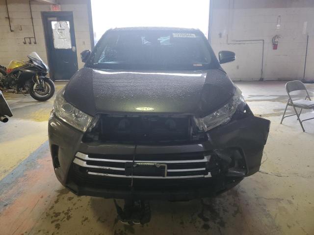 Photo 5 from auction – 2018 TOYOTA HIGHLANDER with VIN 5TDZZRFH7JS264443
