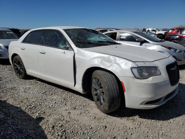 Photo 4 from auction – 2016 CHRYSLER 300 LIMITE with VIN 2C3CCARG0GH253419