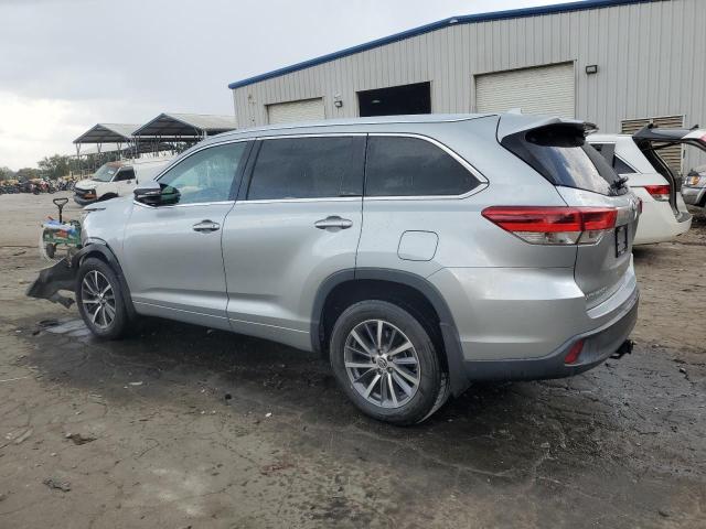 Foto 2 de la subasta – 2017 TOYOTA HIGHLANDER con VIN 5TDJZRFH5HS520991
