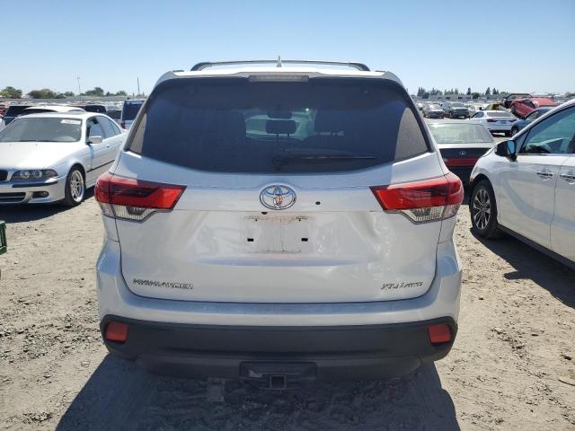 Photo 6 from auction – 2019 TOYOTA HIGHLANDER with VIN 5TDJZRFH0KS615935