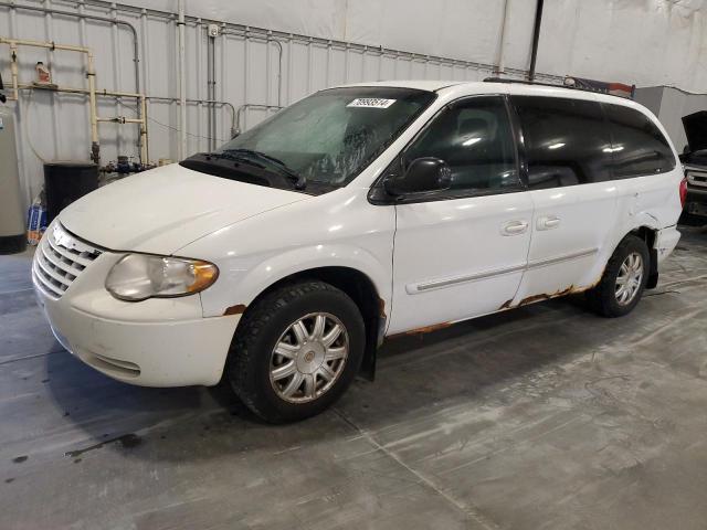 CHRYSLER TOWN & COU 2005 with VIN 2C4GP54L55R171108 - Photo from auction