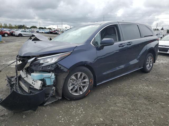 TOYOTA SIENNA LE 2023 with VIN 5TDKRKEC8PS141001 - Photo from auction