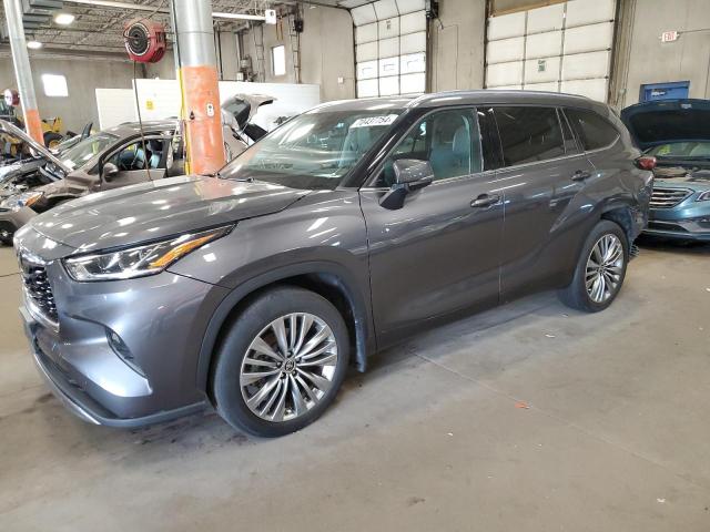 TOYOTA HIGHLANDER 2022 with VIN 5TDFZRBHXNS180910 - Photo from auction