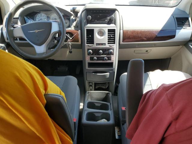 Photo 8 from auction – 2010 CHRYSLER TOWN & COU with VIN 2A4RR5D18AR492680