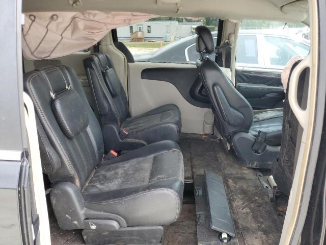 Photo 11 from auction – 2015 CHRYSLER TOWN & COU with VIN 2C4RC1BG2FR706285