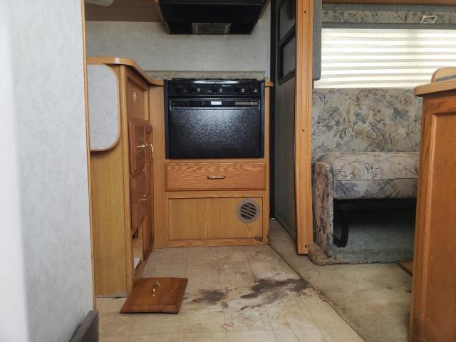 Photo 6 from auction – 2004 WINNEBAGO MINNIE with VIN 1FDXE45S63HB94293
