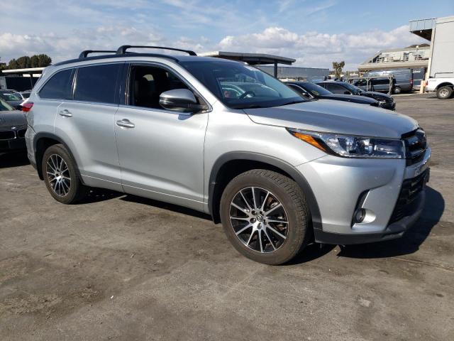 صورة رقم 4 من المزاد - 2018 TOYOTA HIGHLANDER مع VIN 5TDJZRFH7JS562441