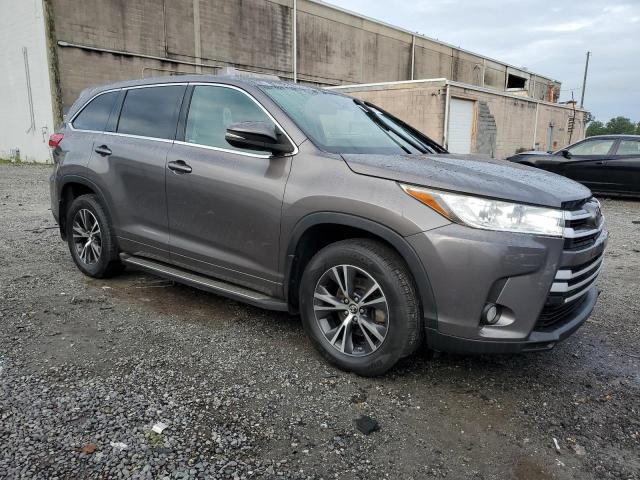 Photo 4 from auction – 2017 TOYOTA HIGHLANDER with VIN 5TDBZRFHXHS376889