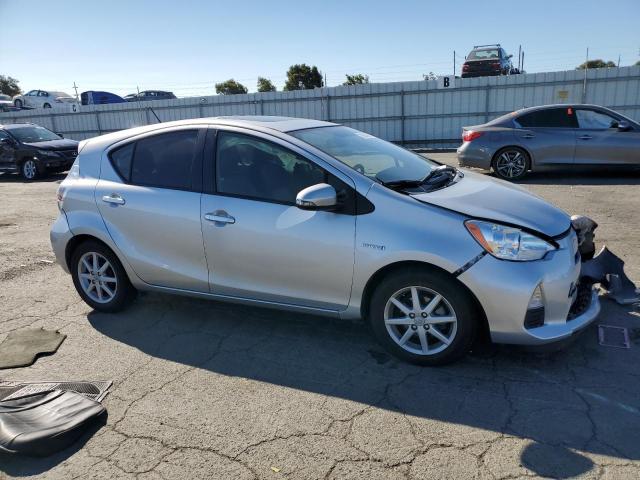 Photo 4 from auction – 2014 TOYOTA PRIUS C with VIN JTDKDTB33E1078778