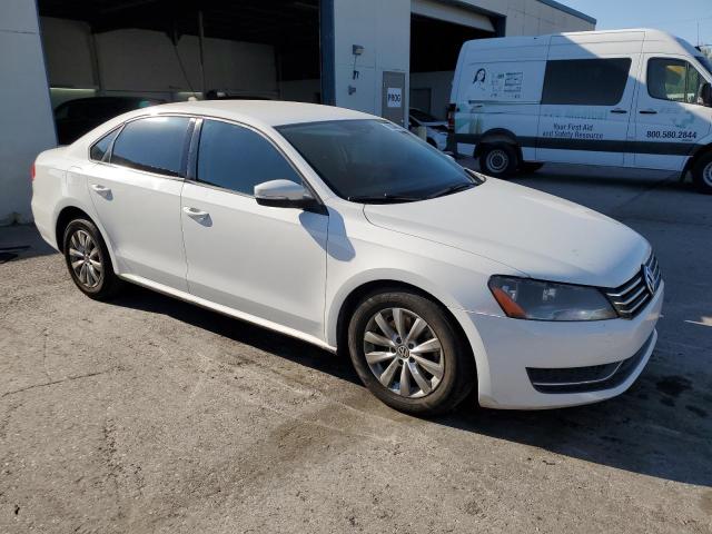 Photo 4 from auction – 2013 VOLKSWAGEN PASSAT S with VIN 1VWAP7A34DC036096
