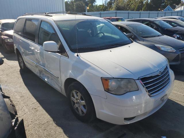 Photo 4 from auction – 2010 CHRYSLER TOWN & COU with VIN 2A4RR5D18AR414173