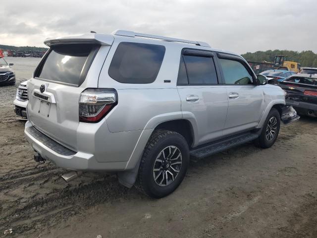 Photo 3 from auction – 2017 TOYOTA 4RUNNER SR with VIN JTEBU5JR1H5423901