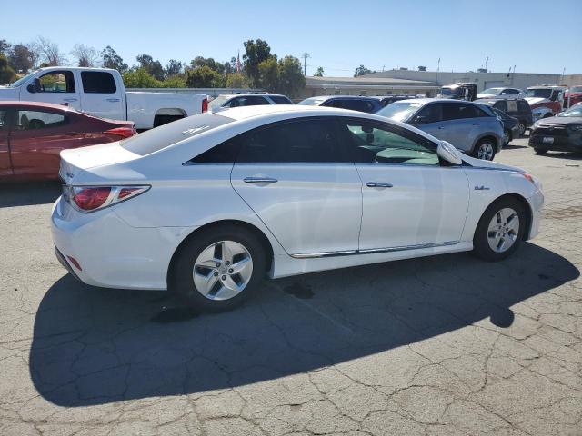 Photo 3 from auction – 2012 HYUNDAI SONATA HYB with VIN KMHEC4A44CA027248