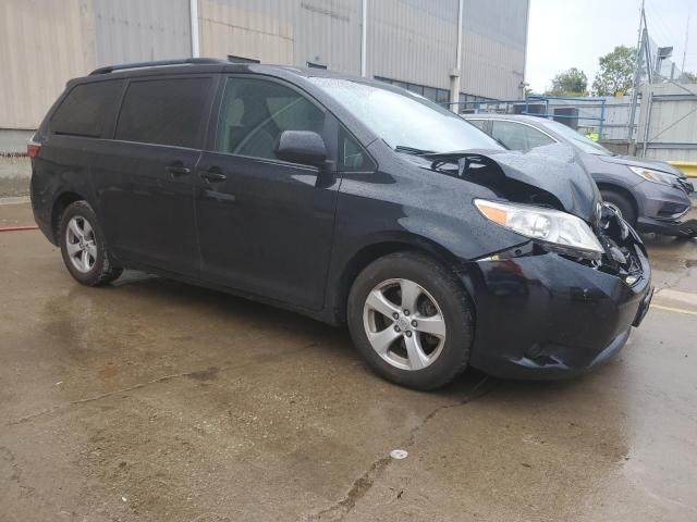 Photo 4 from auction – 2017 TOYOTA SIENNA LE with VIN 5TDKZ3DCXHS830627