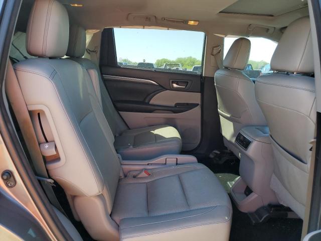 Photo 11 from auction – 2017 TOYOTA HIGHLANDER with VIN 5TDYZRFH1HS217494