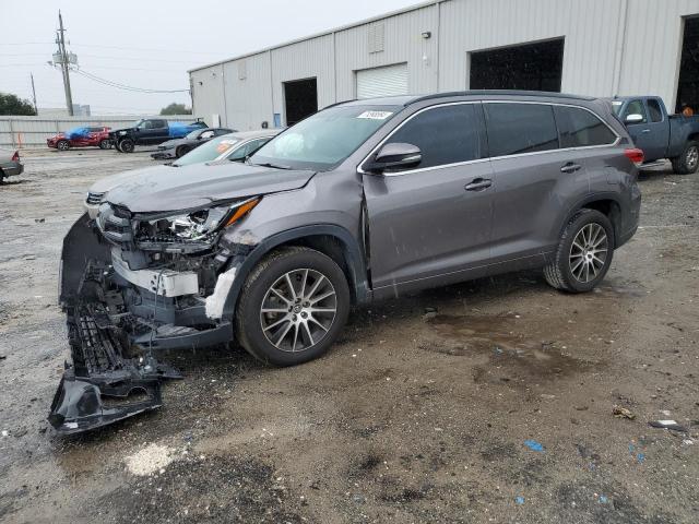 TOYOTA HIGHLANDER 2018 with VIN 5TDKZRFH8JS287909 - Photo from auction