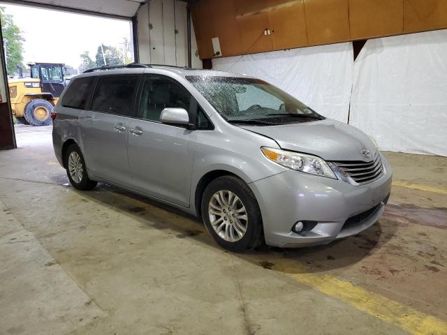Photo 4 from auction – 2017 TOYOTA SIENNA XLE with VIN 5TDYZ3DC3HS775996