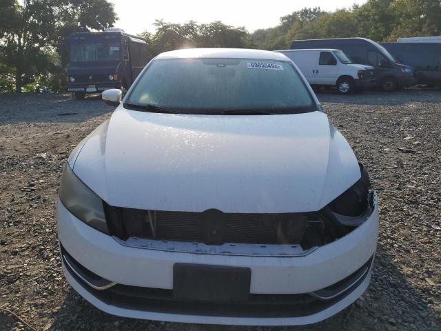Photo 5 from auction – 2015 VOLKSWAGEN PASSAT S with VIN 1VWAT7A3XFC005451