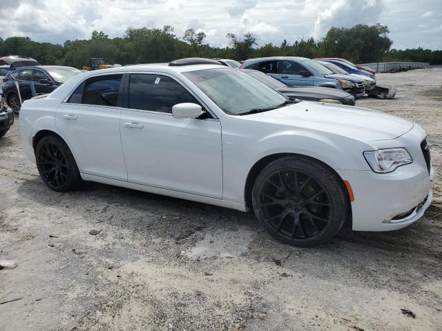 Photo 4 from auction – 2017 CHRYSLER 300 LIMITE with VIN 2C3CCAAG2HH540192