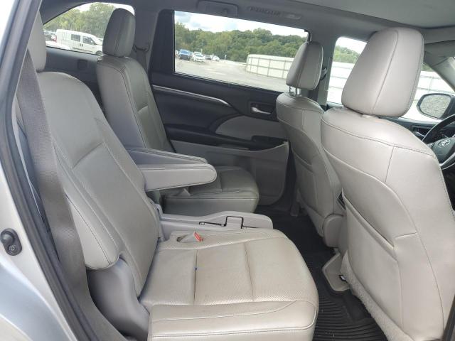 Photo 11 from auction – 2018 TOYOTA HIGHLANDER with VIN 5TDDGRFH3JS040618
