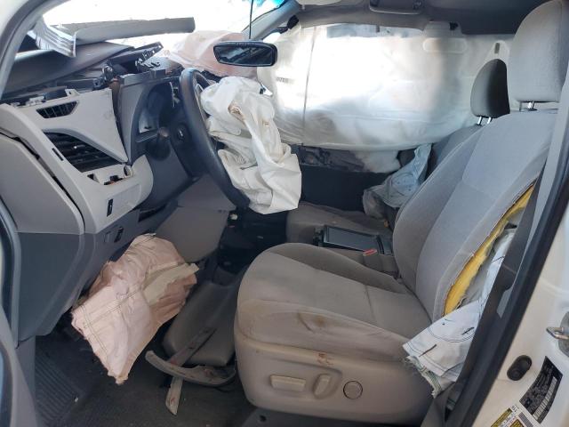 Photo 7 from auction – 2016 TOYOTA SIENNA LE with VIN 5TDKK3DC4GS710695