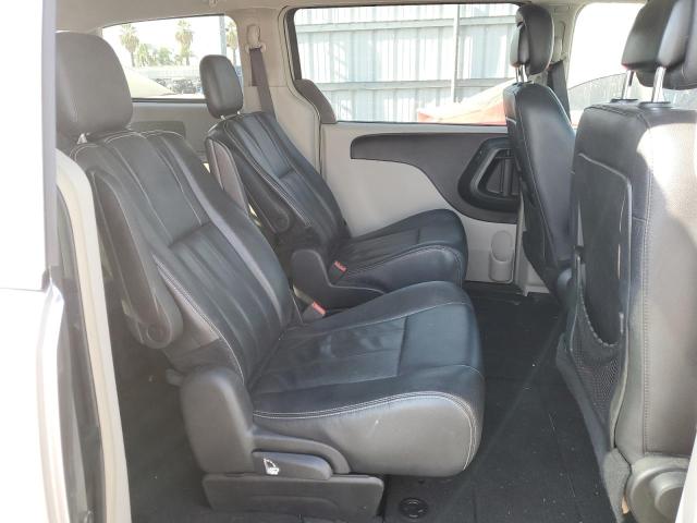 Photo 11 from auction – 2016 CHRYSLER TOWN & COU with VIN 2C4RC1BG0GR157333