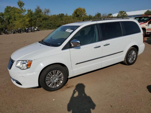 CHRYSLER TOWN & COU 2016 with VIN 2C4RC1CG2GR133047 - Photo from auction