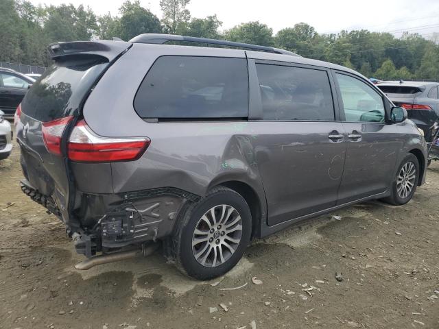 Photo 3 from auction – 2018 TOYOTA SIENNA XLE with VIN 5TDYZ3DC0JS935094