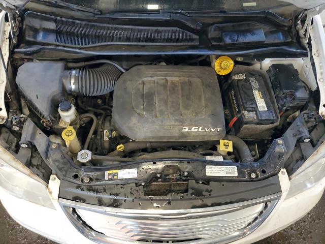 Photo 12 from auction – 2015 CHRYSLER TOWN & COU with VIN 2C4RC1BG1FR695344