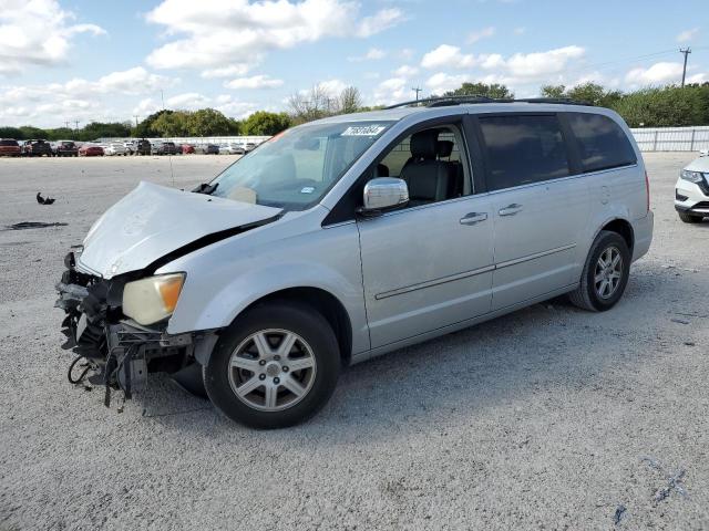 CHRYSLER TOWN & COU 2010 z numerem VIN 2A4RR8D16AR451630 - Zdjęcie z aukcji