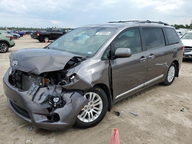 TOYOTA SIENNA XLE 2017 with VIN 5TDYZ3DC3HS835310 - Photo from auction