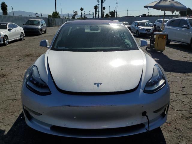 Снимка 5 от търг – 2018 TESLA MODEL 3 с VIN 5YJ3E1EA7JF012123
