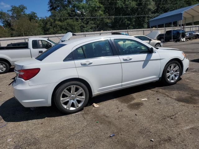Photo 3 from auction – 2013 CHRYSLER 200 LX with VIN 1C3CCBAB9DN685760